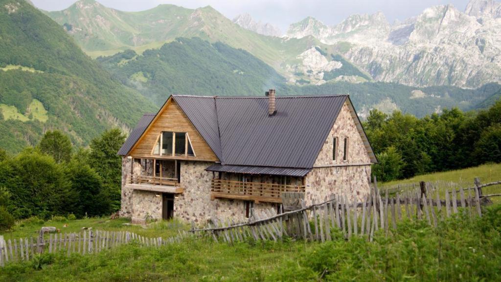 Hotel Kelmendi Lepushe Bagian luar foto