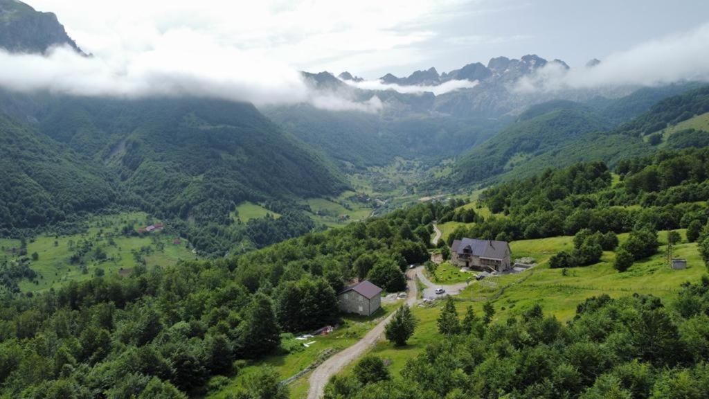 Hotel Kelmendi Lepushe Bagian luar foto